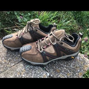 Merrill Women’s Continuum hiking shoe size 7.5